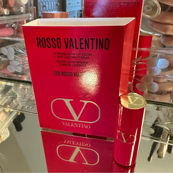 2/$12 * New Valentino 22R Lipstick Mini - Picture 5 of 6